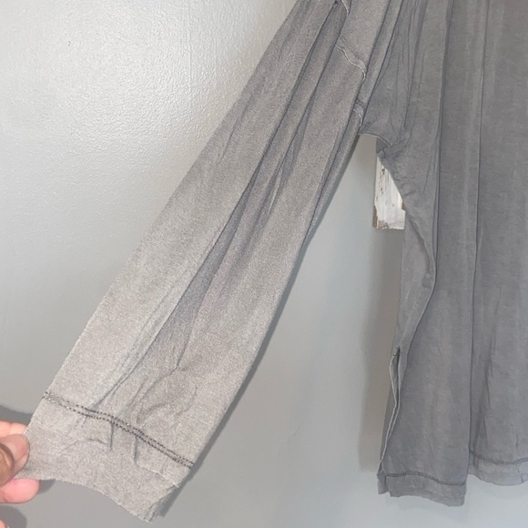 NEW W/Tag Davi & Dani 2X Rayon Blend Gray V-Neck Blouse - Picture 2 of 6